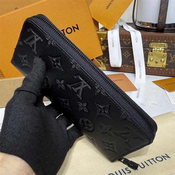 2026122105447771 310